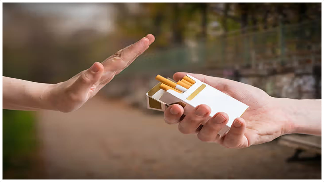  విద్య, ఆహారం: పొగాకు వాడే కుటుంబాలు ఆహారం, విద్యపై పెట్టే ఖర్చు కంటే పొగాకు ఉత్పత్తులపై (సిగరెట్లు, బీడీలు, గుట్కా) పెట్టే ఖర్చు ఎక్కువగా ఉంటోందని ఈ నివేదిక హెచ్చరించింది. ఆరోగ్య ఖర్చులు: పొగాకు వల్ల వచ్చే వ్యాధుల చికిత్స కోసం చేసే ఖర్చు ఆ కుటుంబాలను మరింత అప్పుల ఊబిలోకి నెడుతోంది. పొగాకు ఖర్చు vs అభివృద్ధి: పొగాకు వినియోగించే కుటుంబం సగటున నెలకు వందల నుండి వేల రూపాయలను దీని కోసం ఖర్చు చేస్తోంది. ఈ మొత్తాన్ని పొదుపు చేయడం లేదా పిల్లల చదువుల కోసం ఉపయోగిస్తే, ఆ కుటుంబం జీవన ప్రమాణాలు గణనీయంగా పెరుగుతాయి.