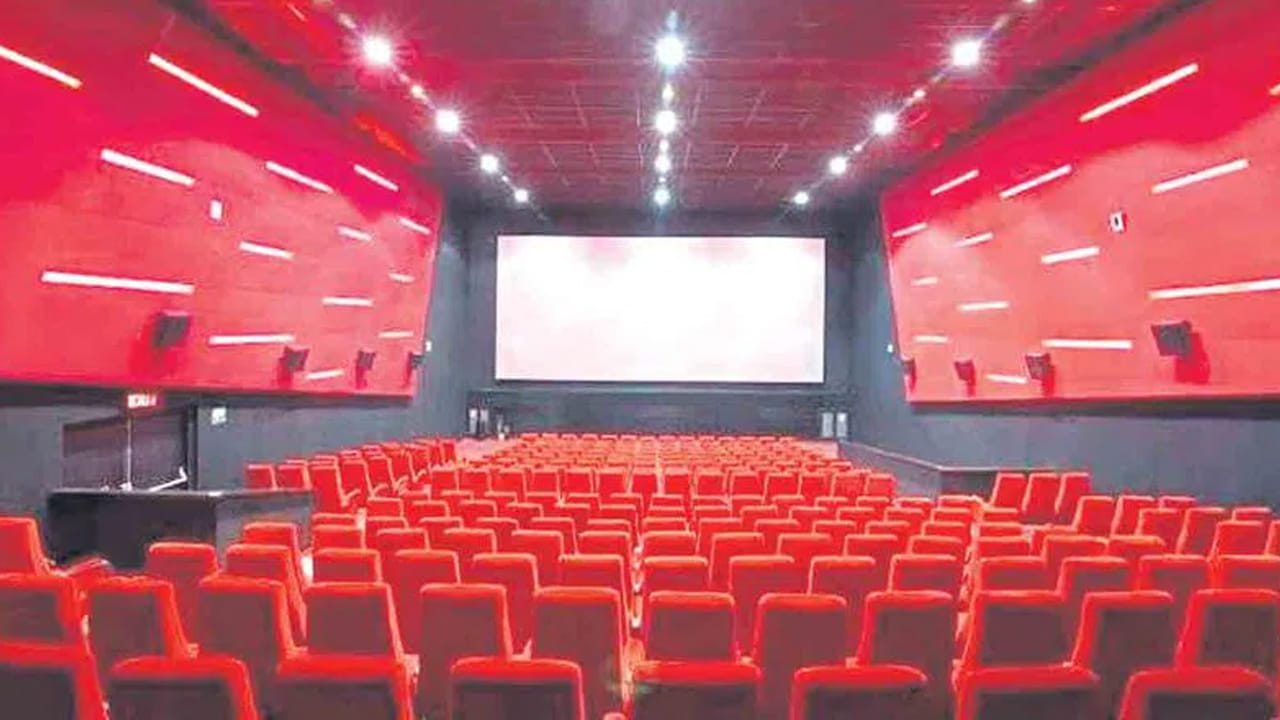 Telugu Cinema : పర్సంటేజీ విధానంపై వివాదం.. మే 1 నుంచి థియేటర్లు బంద్.. ?