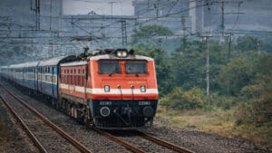 ట్రైన్‌లో వస్తువులు మర్చిపోయారా..? ఈ ఒక్క పని చేస్తే చాలు..