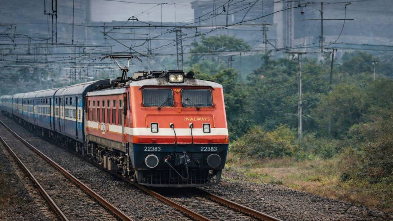 Indian Railways: రైళ్లల్లో మీ వస్తువులు మర్చిపోయారా..? ఈ ఒక్క యాప్‌ మొబైల్‌లో ఉంటే చాలు..