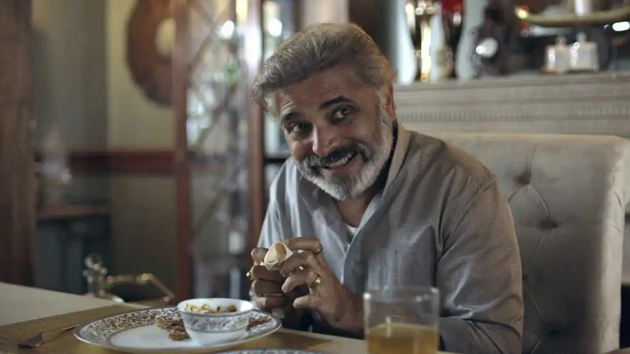 మనం మాట్లాడుకుంటున్న ఆ సిరీస్ పేరు అన్ దేఖి. సమాజంలోని చీకటి కోణాలను అధికారం ఉన్నవాళ్లు సామాన్యులను ఎలా కష్టాలు పెడుతుంటారో ఇందులో కళ్లకు కట్టినట్లుగా చూపించారు. హత్య చుట్టూ అల్లుకున్న కథనం మిమ్మల్ని ఆద్యంతం పిచ్చెక్కిస్తుంది. ప్రతి ఎపిసోడ్ థ్రిల్లింగ్ గా సాగుతుంది. ఈ చిత్రాన్ని 2016లో పంజాబ్ లో బటిండాలో జరిగిన దారుణమైన హత్య ఆధారంగా తెరకెక్కించారు.