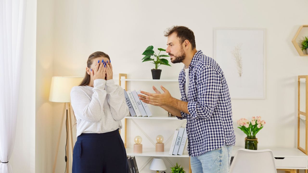 ఎమోషనల్గా బ్లాక్మెయిల్ చేస్తున్నారా? ఇష్టం లేకపోయినా అవును అనిపిస్తుంటే లైట్ తీసుకోవద్దు