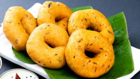 కరకరలాడే మినపగారెలు.. ఇలా ఈజీగా..