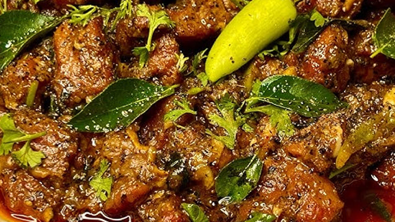 ఈ కూరను లైఫ్ లో ఒక్కసారైనా తినాల్సిన రెసిపీ: ఒక ప్రత్యేకమైన టేస్ట్,  వందల ఏళ్ల నుంచి చరిత్ర ఉన్న ఈ కూరను  ప్రతి నాన్ వెజ్  లవర్ తప్పకుండా తినాలి. ఇది కేవలం టెస్ట్ కే కాదు, అయినా పాత వంటలు వండి తింటే ఆ ఫీలింగ్ వేరే లెవెల్. ఇది మంచి 
అనుభూతిని కూడా అందిస్తుంది. కాబట్టి అందరూ తినాలి. 
