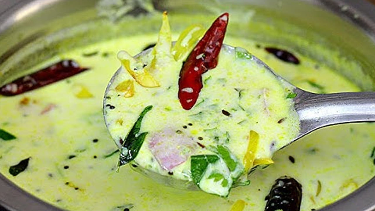 ఈ మిశ్రమాన్ని వేడి వేడి అన్నంలో వేసుకుని తింటే అదిరిపోతోంది. ఇలా మీరు ఒకసారి తింటే మళ్ళీ మళ్ళీ తింటారు.ఇంకా 
వేసవిలో చల్లగా కూడా ఉంటుంది. 