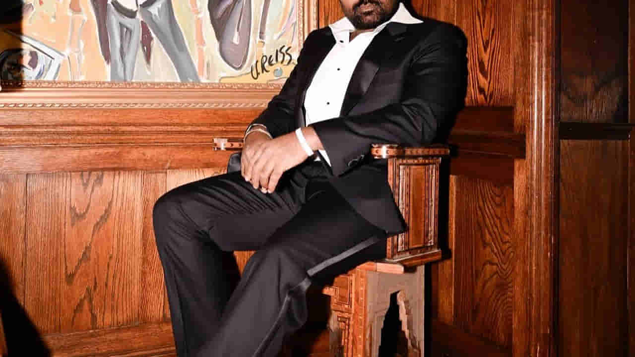 Tollywood : ఒకప్పుడు వీధుల్లో పోస్టర్స్ పంచాడు.. ఇప్పుడు పాన్ ఇండియానే షేక్ చేస్తున్న హీరో.. తెలుగులో చాలా ఫేమస్..