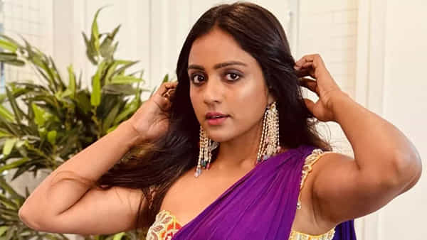 నాకు 16 ఏళ్లు ఉన్నప్పుడు మా అమ్మ ముందే కమిట్మెంట్ అడిగారు.. ఆ తర్వాత