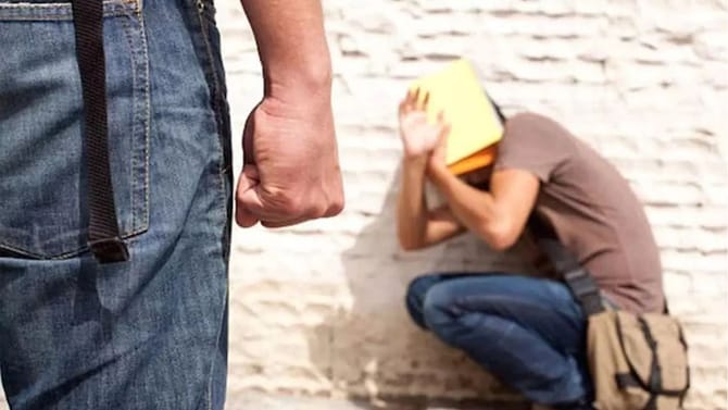 ఆ కాలేజ్‌లో 4 ఏళ్ల తర్వాత మళ్లీ బయటకొచ్చిన ర్యాగింగ్ భూతం..