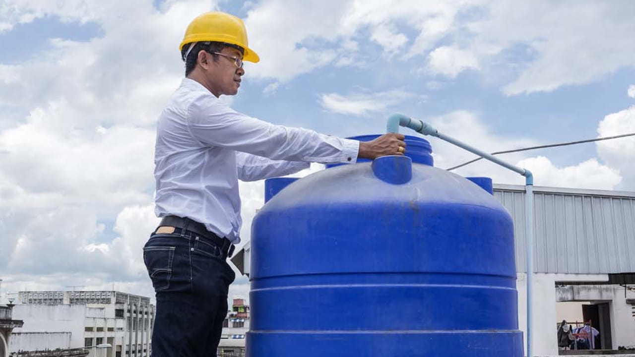 క్లీనింగ్ పూర్తయ్యాక ట్యాంక్ ఎంత శుభ్రంగా ఉంటుందో మీరు చూడవచ్చు. ఎలాంటి కెమికల్స్ వాడకుండా, శారీరక శ్రమ లేకుండా ట్యాంక్ కొత్త దానిలా మెరిసిపోతుంది. ఈ సులభమైన పద్ధతిని పాటిస్తే ఎవరైనా తమ ఇంటి వాటర్ ట్యాంక్‌ను నిమిషాల్లో క్లీన్ చేసుకోవచ్చు.