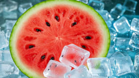 రాత్రిపూట పుచ్చకాయ తింటున్నారా? జాగ్రత్త.. నిపుణులు ఏమంటున్నారంటే