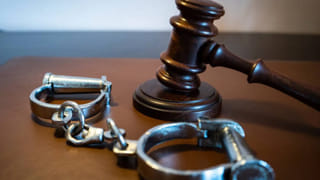 ఒళ్లు గగుర్పొడిచే సంఘటన.. అక్వేరియం శుభ్రం చేస్తుండగా చిన్నారి గొంతులోకి దూకిన చేప.. కట్‌ చేస్తే..