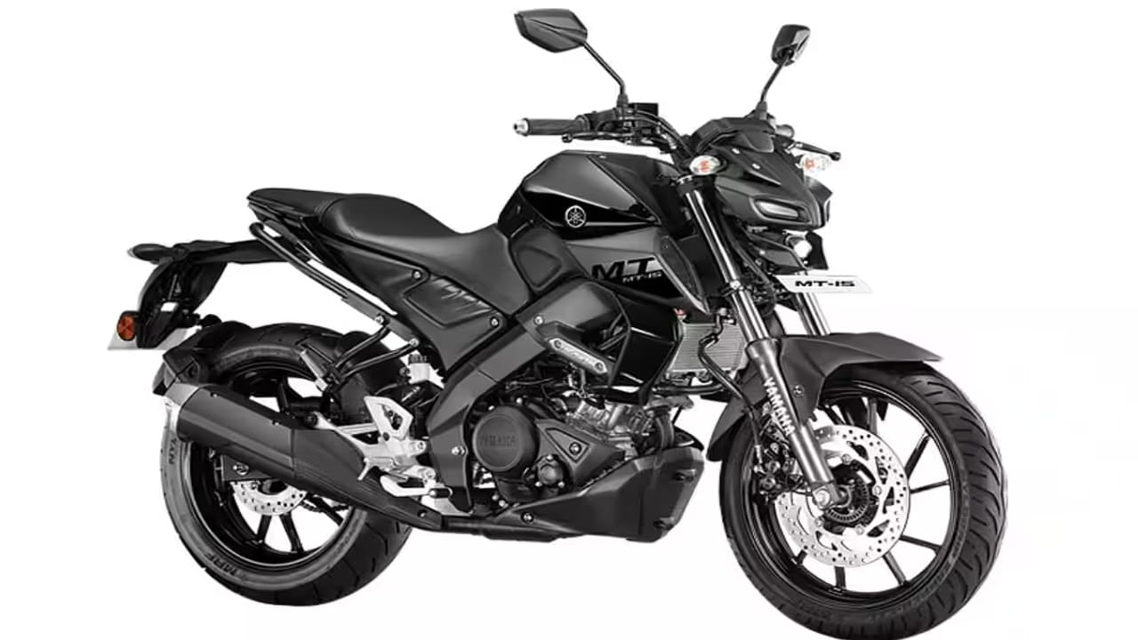 ప్రస్తుతం భారతీయ మార్కెట్లో ప్రతిరోజూ కొత్త బైక్‌ మోడళ్లు విడుదలవుతుండటంతో వినియోగదారులు ఏది ఎంచుకోవాలన్న దానిపై అయోమయానికి గురవుతున్నారు. ఎక్కువగా లుక్స్, స్పీడ్, ఫీచర్లకు ప్రాధాన్యత ఇస్తున్నప్పటికీ, రోజువారీ ప్రయాణాలకు ముఖ్యమైనది నమ్మకమైన పనితీరు, తక్కువ మెయింటెనెన్స్ ఖర్చు. ఈ నేపథ్యంలో రోజూ ఆఫీసు లేదా వ్యాపార అవసరాల కోసం ఉపయోగించడానికి అనువైన, తక్కువ ఖర్చుతో నడిచే టాప్-5 బైకుల గురించి ఇప్పుడు తెలుసుకునే ప్రయత్నం చేద్దాం.. మొదటగా Yamaha MT-15 V2 యువతలో విపరీతమైన క్రేజ్ ఉన్న ఈ బైక్ స్టైలిష్ లుక్‌తో పాటు శక్తివంతమైన 155cc ఇంజిన్‌ను కలిగి ఉంటుంది. ట్రాఫిక్‌లో కూడా సులభంగా నడపగలిగే ఈ బైక్, హై పెర్ఫార్మెన్స్‌తో పాటు మంచి రిలయబిలిటీని అందిస్తుంది.