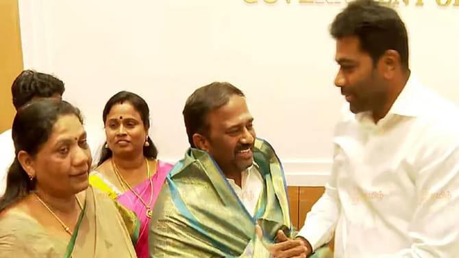 విజయ్ మాస్టర్ స్ట్రోక్.. అన్నాడీఎంకేకు బిగ్ షాక్..