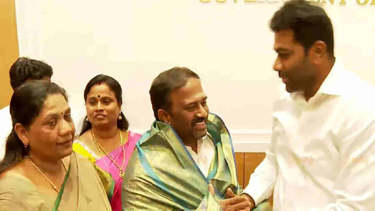 విజయ్ మాస్టర్ స్ట్రోక్.. అన్నాడీఎంకేకు బిగ్ షాక్.. ముగ్గురు ఎమ్మెల్యేల రాజీనామా..
