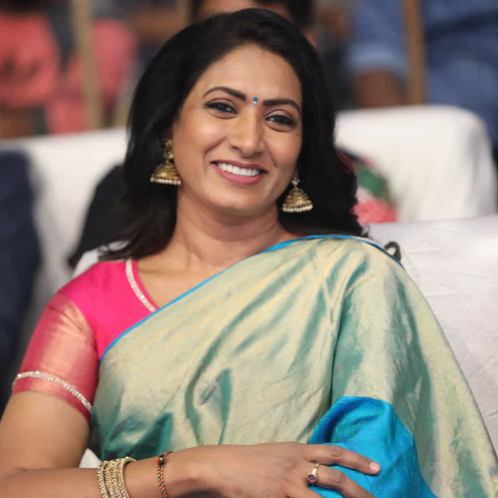 ఆరోగ్యం, ఆహార అలవాట్ల గురించి మాట్లాడుతూ, చిన్నప్పటి నుంచే తనకు ఆరోగ్య క్రమశిక్షణ అలవడిందని తెలిపారు. తాను సన్నగా ఉన్నప్పటికీ అన్ని రకాల ఆహారాన్ని తక్కువ పరిమాణంలో తీసుకుంటానని వివరించారు. తాను నాన్-వెజిటేరియన్ కానప్పటికీ, ఇంట్లో అందరి కోసం నాన్-వెజ్ వంటలు (బిర్యానీ వంటివి) బాగా వండుతానని చెప్పారు. ఆమె జీవితంలో దైవభక్తికి అధిక ప్రాధాన్యత ఇస్తారు. ప్రతి రోజూ ఉదయం 4 గంటలకు నిద్రలేచి స్నానం చేసి, లలితా సహస్రనామం లేదా విష్ణు సహస్రనామం పఠిస్తూ పూజ చేస్తానని, దీపం పెట్టకుండా ఇంటి నుండి బయటికి వెళ్లనని తెలిపారు.