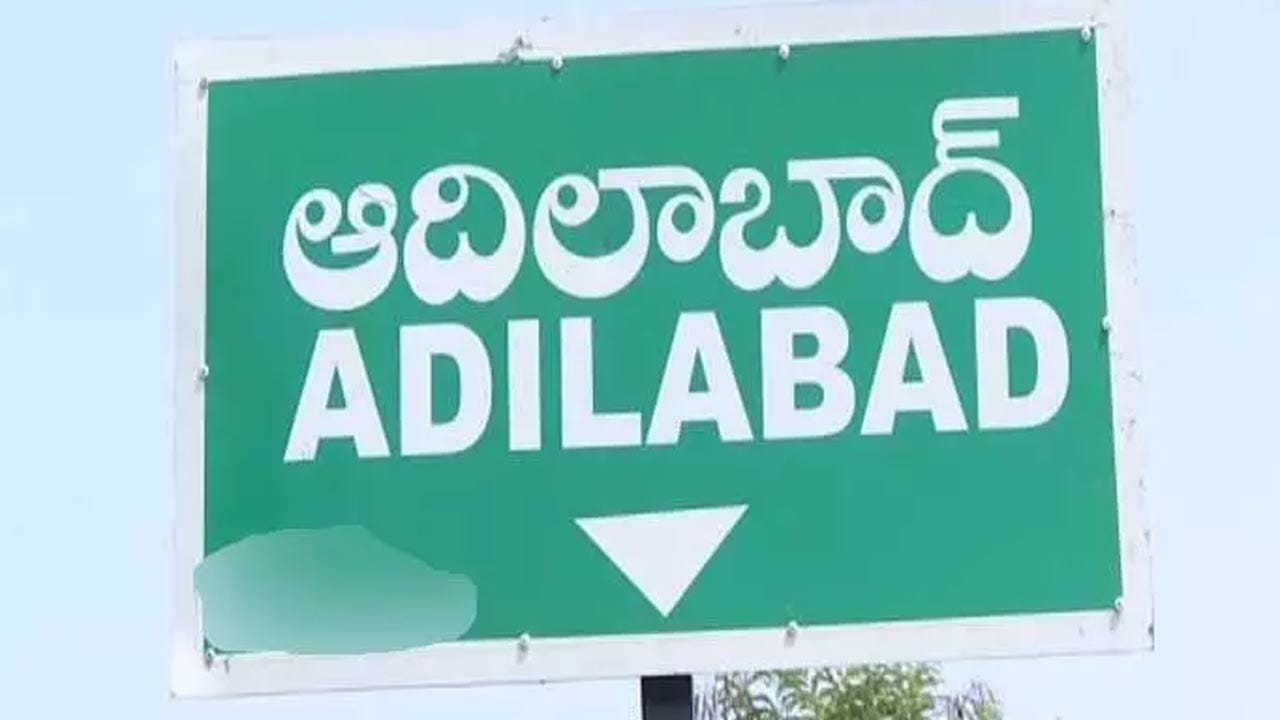 ఆదిలాబాద్ జిల్లా తాంసి మండలంలోని గిరిగామ్, లీమ్గూడ, అట్నాంగూడ గిరిజన గ్రామాలకు వెళ్లే రహదారి గుంతలమయమై అధ్వానంగా మారడంతో 1994 నుంచి ఆర్టీసీ బస్సు రాకపోకలు నిలిచిపోయాయి. ఆ రోజు నుండి తమ గ్రామ రహదారిని బాగు చేయాలని అదికారులకు మొర పెట్టుకుంటూ వస్తున్నారు. 