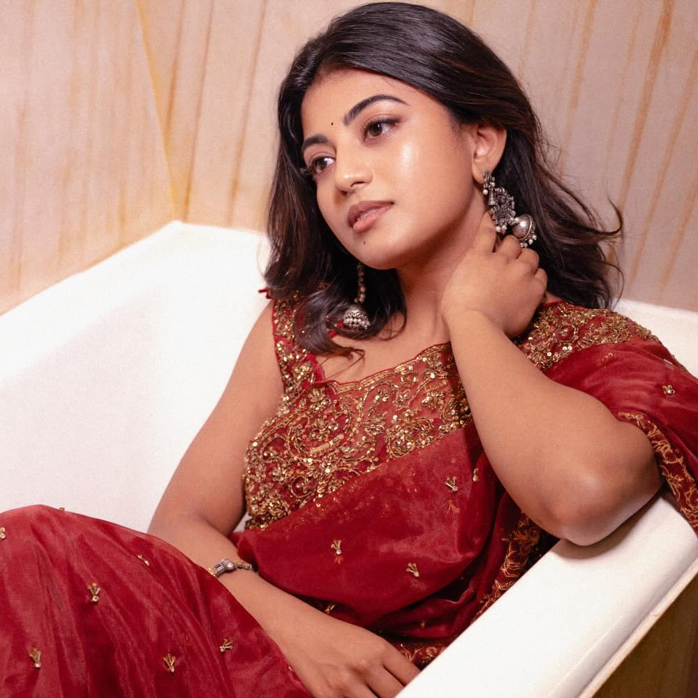 అయితే, ఆనంది మాత్రం కేవలం 23 ఏళ్ల వయసులోనే వివాహం చేసుకుని, కెరీర్‌లో విజయాన్ని కొనసాగించి, పెళ్లి, పిల్లలకు, ప్రతిభకు సంబంధం లేదని నిరూపించారు. ఆమె దృష్టిలో, ఇండస్ట్రీలో నిలబెట్టేది కేవలం ఒకరి టాలెంట్, నటన, పనితీరు మాత్రమే. తన వివాహం గురించి మాట్లాడుతూ, అది తన తల్లిదండ్రులు, తన నిర్ణయం రెండింటి ఫలితమేనని ఆనంది వెల్లడించారు.