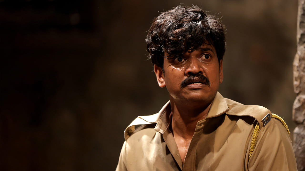 సినిమా ప్రారంభం నుండి చివరి దాకా వచ్చే ప్రతి ట్విస్ట్ ప్రేక్షకుడికి మైండ్ బ్లాక్ అయ్యే కిక్ ఇస్తుంది. నటీనటుల సహజ సిద్ధమైన నటన, మణికందన్ అయ్యప్ప అందించిన బ్యాక్గ్రౌండ్ స్కోర్ సినిమాను నెక్స్ట్ లెవెల్కి తీసుకెళ్లాయి. థియేటర్లలో యావరేజ్ హిట్గా నిలిచిన ఈ చిత్రం, ఓటీటీ వీక్షకులను మాత్రం విపరీతంగా ఆకట్టుకుంటోంది. ఆహా ఓటీటీలో అందుబాటులో ఉన్న ఈ 'చాప్రా మర్డర్ కేస్' (అంచక్కల్లకోక్కన్) సినిమాను అస్సలు మిస్ అవ్వకండి.