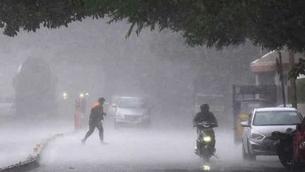Weather Report: ఎండలు, అకాల వర్షాలతో తెలుగు రాష్ట్రాల్లో వాతావరణం అల్లకల్లోలం.. లేటెస్ట్ వెదర్ రిపోర్ట్ ఇదే