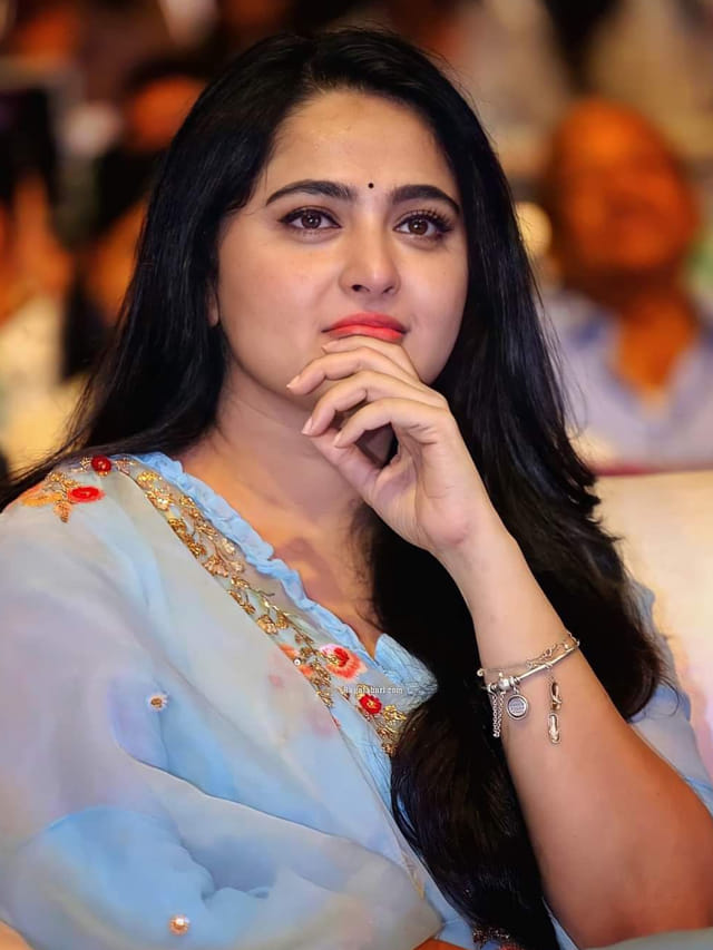 అతడు ప్రపోజ్ చేశాడు.. ఒకే అన్నాను.. లవ్ స్టోరీ రివీల్ చేసిన అనుష్క