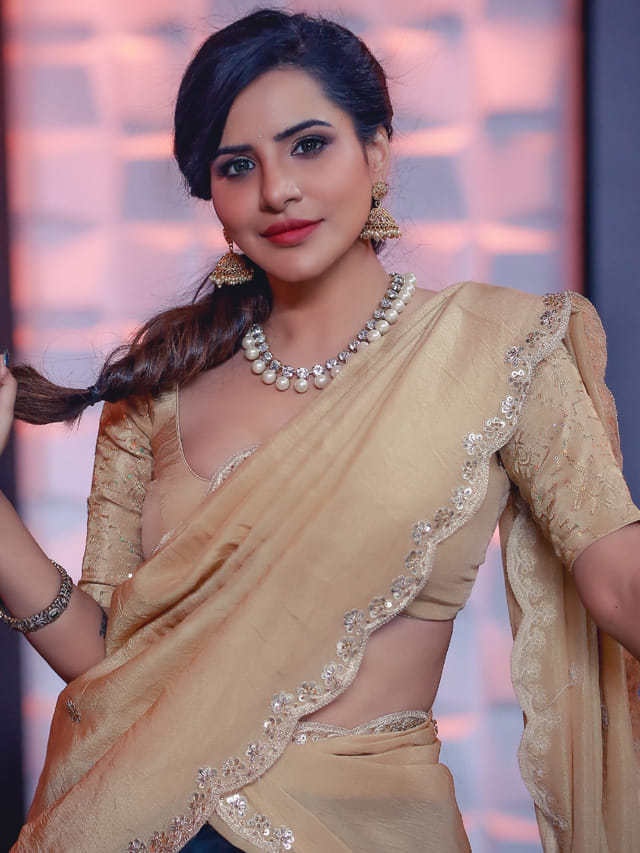 క్లీన్ లుక్స్ తో షేక్ చేస్తున్న అషు రెడ్డి.. ఏంటి బాసు ఒక్క సారిగా ఈ మార్పు