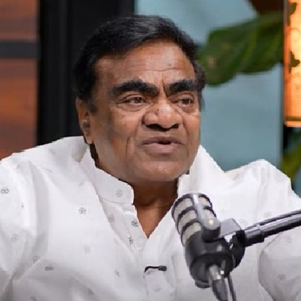 ఆ రోజుల్లో విలువలకు, గౌరవానికి అత్యంత ప్రాధాన్యత ఉండేదని బాబూమోహన్ తెలిపారు. నిర్మాతల ముందు, దర్శకుల ముందు వారికి ఇచ్చే గౌరవమే తమకు పారితోషికంగా భావించేవారని అన్నారు. డబ్బుల కోసం వేషాలు వేయడాలు, లక్షలకు లక్షలు పెంచడాలు తమ కాలంలో లేవని స్పష్టం చేశారు. బ్యాలెన్స్ డబ్బులు ఇవ్వలేని నిర్మాతల పట్ల కూడా సానుభూతి చూపేవారని, "ఓకే ఓకే తర్వాత చూద్దాం" అని చెప్పి వెళ్ళిపోయేవారని, ఎప్పుడూ అడిగేవారు కాదని ఆయన గుర్తు చేసుకున్నారు. 
