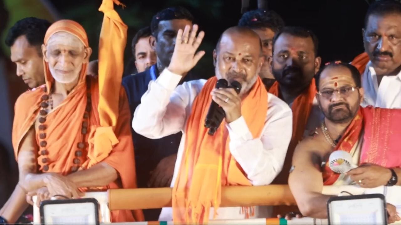 తప్పు చేస్తే కొడుకుకైనా శిక్ష పడాల్సిందే.. భగీరథ్ అంశంపై బండి సంజయ్ ఏమన్నారంటే?