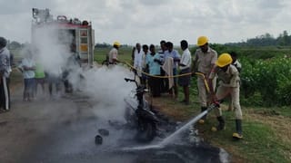 ప్రజా సమస్యలు పక్కన పెట్టి మొబైల్స్‌లో గేమ్స్.. ఆ అధికారుల తీరుకు అందరూ షాక్!