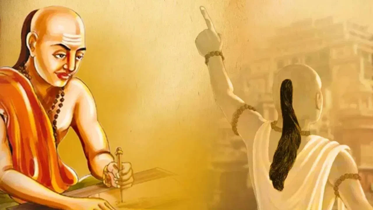 ఆచార్య చాణుక్యుడు గురించి ప్రత్యేకించి చెప్పాల్సిన అవసరం లేదు. ఇతను నైపుణ్యం కలిగిన ఒక గొప్ప వ్యక్తి . ఆయన తన నీతి శాస్త్రంలో ఎన్నో విషయాల గురించి తెలిపాడు. నేటికీ కూడా ఆయన చెప్పిన విషయాల గురించి తెలుసుకోవడానికి ఎంతో మంది ఆసక్తి చూపుతున్నారు. కొందరికి అస్సలు సాయం చేయొద్దని చెబుతున్నారు 