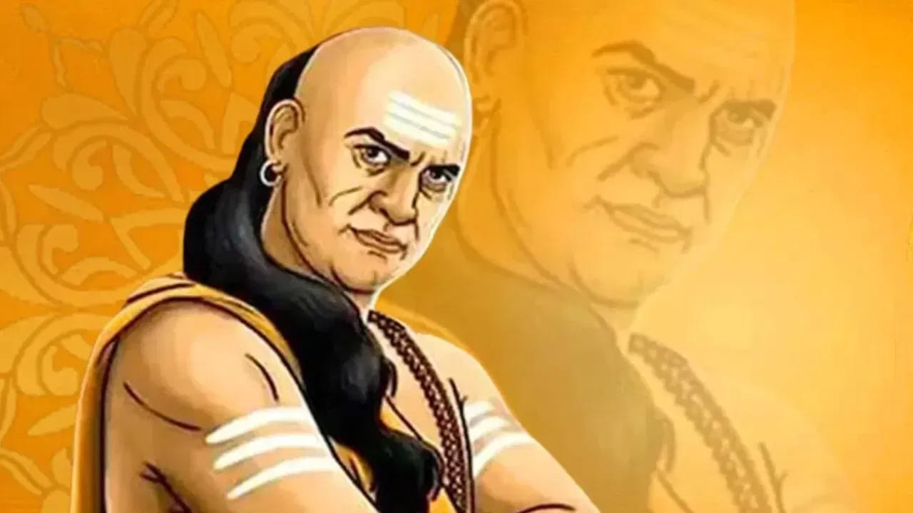 
చాణక్యుడి నీతి ప్రకారం, జీవితంలో ఓటమి చాలా పెద్ద పాఠం. అలాగే, ఇది కొత్త ప్రారంభానికి కూడా తొలి అడుగు. వీటిని మీరు  ఈ  పాటిస్తే,  బలంగా నిలబడగలరు. (Disclaimer: ఇక్కడ అందించిన సమాచారం సాధారణ నమ్మకాల ఆధారంగా మాత్రమే అందించబడింది. ఈ సమాచారం ఖచ్చితంగా నిజం లేదా శాస్త్రీయంగా నిర్ధారితమైన సమాచారం అని భావించకండి.)