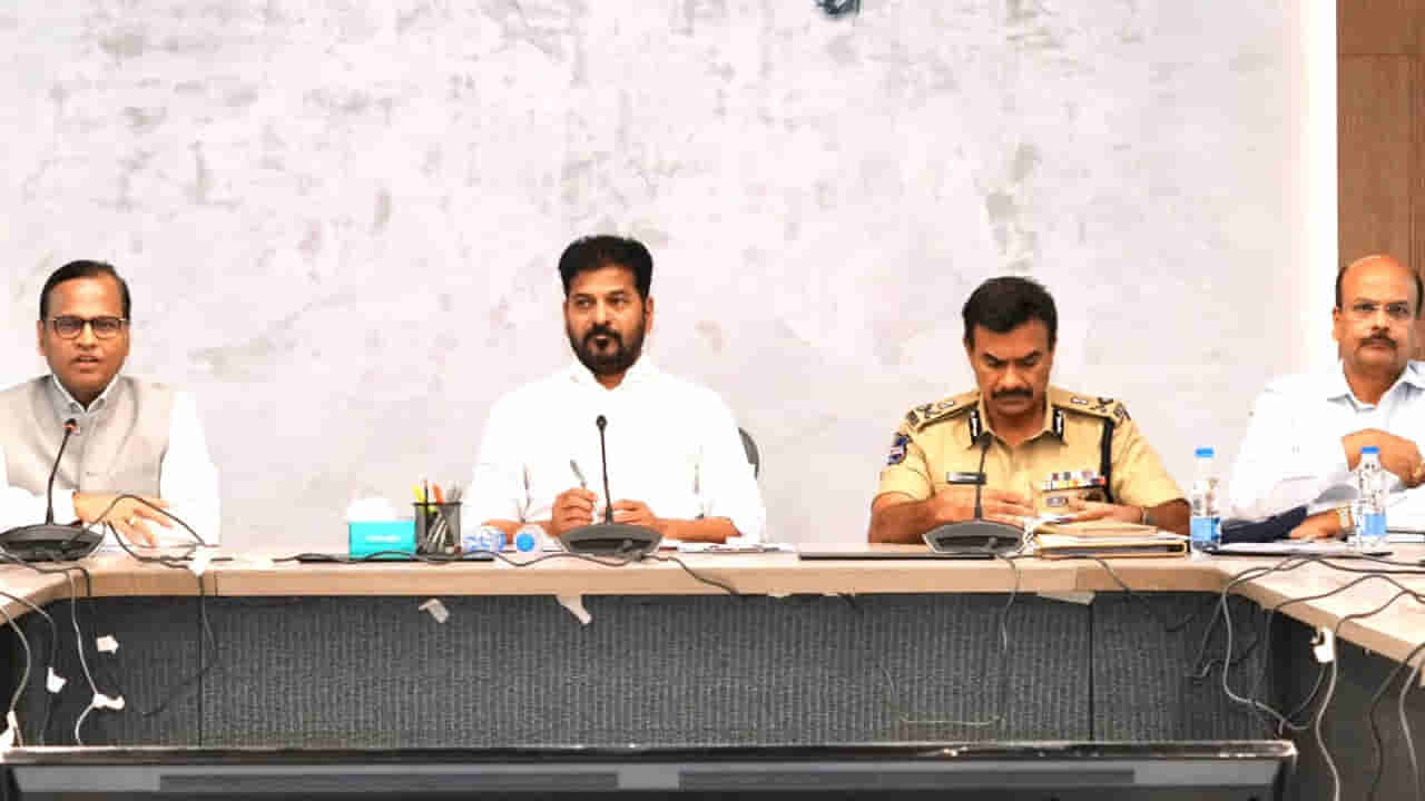 ఫ్లెక్సీల అరాచకానికి చెక్.. రూల్స్ అతిక్రమిస్తే ఉపేక్షించను.. సీఎం రేవంత్ రెడ్డి సంచలన ఆదేశాలు
