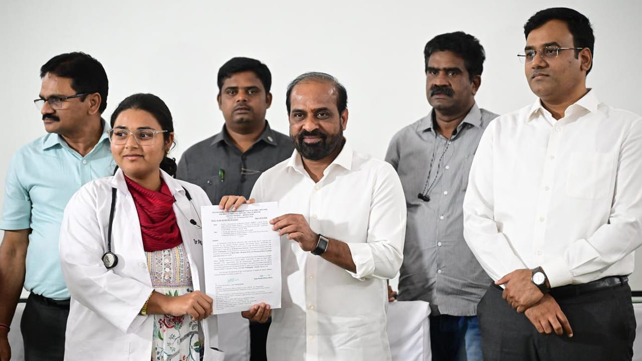 AP News: 51 మంది ప్రభుత్వ డాక్టర్లు విధులకు డుమ్మా.. అందరి ఉద్యోగాలు తొలగించిన సర్కార్