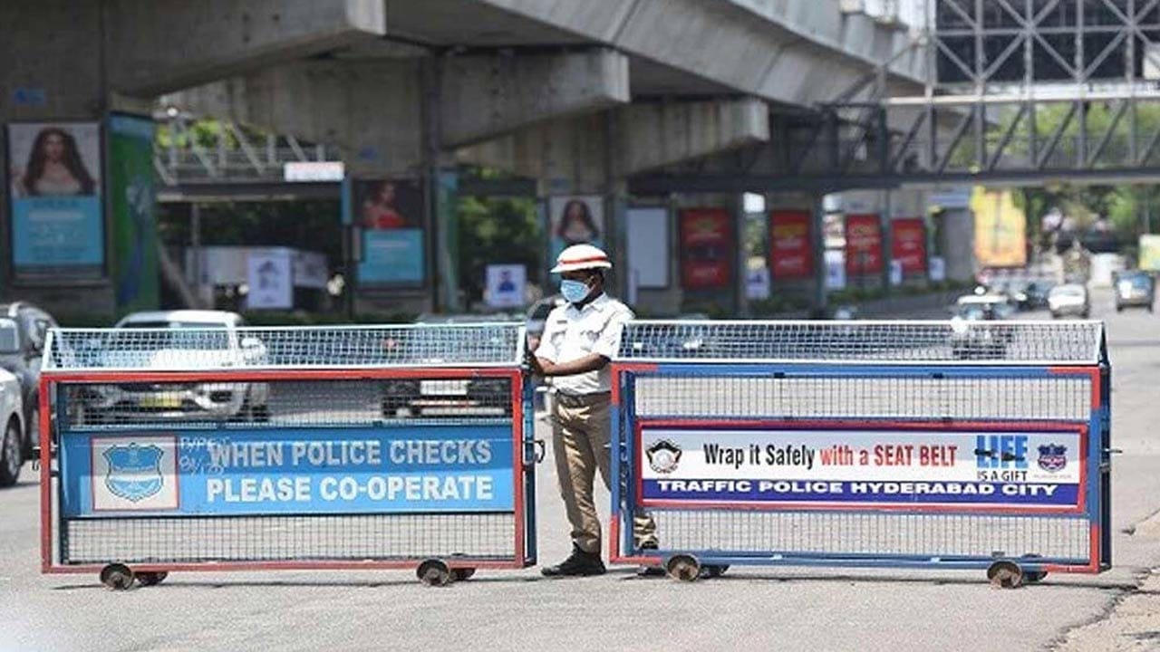 భారత ప్రీమియర్ లీగ్ (IPL) – 2026 క్రికెట్ మ్యాచ్‌లు మొత్తం (07) అందులో చివరిది  తేదీ. 22.05. 2026 న, ఉప్పల్ లోని రాజీవ్ గాంధీ ఇంటర్నేషనల్ క్రికెట్ స్టేడియంలో నిర్వహించబడుతుంది. ఈ సందర్భంలో మోస్తరు ట్రాఫిక్ రద్దీ ఏర్పడే అవకాశం ఉన్నందున, ఉప్పల్ ట్రాఫిక్ పోలీస్ స్టేషన్ పరిధిలో ట్రాఫిక్ మార్పులు (డైవర్షన్లు) అమలు చేయబడుతున్నాయి. లారీలు, రాకెట్ లారీలు, డంపర్లు, ఎర్త్ మూవర్స్, ట్రక్కులు, టిప్పర్లు, వాటర్ ట్యాంకర్లు, RMC వాహనాలు, JCBలు, ఐచర్ వాన్లు, ప్రైవేట్ బస్సులు మరియు ట్రాక్టర్లు. ప్రత్యేకంగా తేదీ 22-05-2026 న IPL మ్యాచ్ హైద్రాబాద్ vs రాయల్ ఛాలెంజస్ బెంగుళూరు సందర్భంగా ప్రేక్షకుల రద్దీ కారణంగా ట్రాఫిక్ డైవర్షన్లు అమలు చేశారు. 