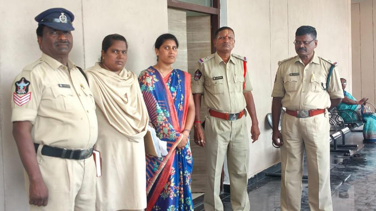 Andhra: ప్రియుడితో కలిసి పాపం చేసిన పవిత్ర.. కట్ చేస్తే, జీవిత ఖైదు.. అసలేం జరిగిందంటే..