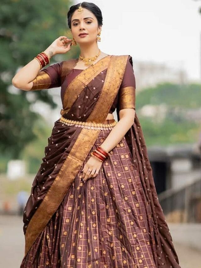 అచ్చం మహారాణే.. పట్టు పరికిణిలో రాములమ్మ!