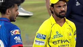 లుంగీ ఎన్గిడి ఎంట్రీ.. స్టార్ బ్యాటర్ ఔట్.. అక్షర్ సంచలన నిర్ణయం