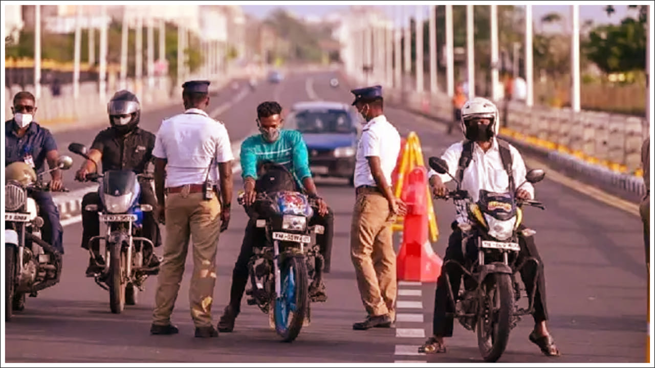 New Traffic Rules: వాహనదారులకు షాక్.. ఇక 45 రోజుల్లోగా చలాన్ చెల్లించకపోతే భారీ జరిమానా.. లైసెన్స్ కూడా రద్దు..!