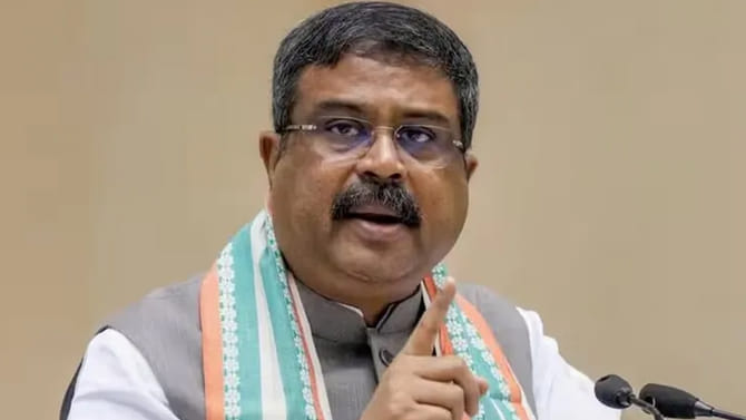విద్యార్థుల భవిష్యత్తుతో కాంగ్రెస్‌ రాజకీయం చేస్తుంది