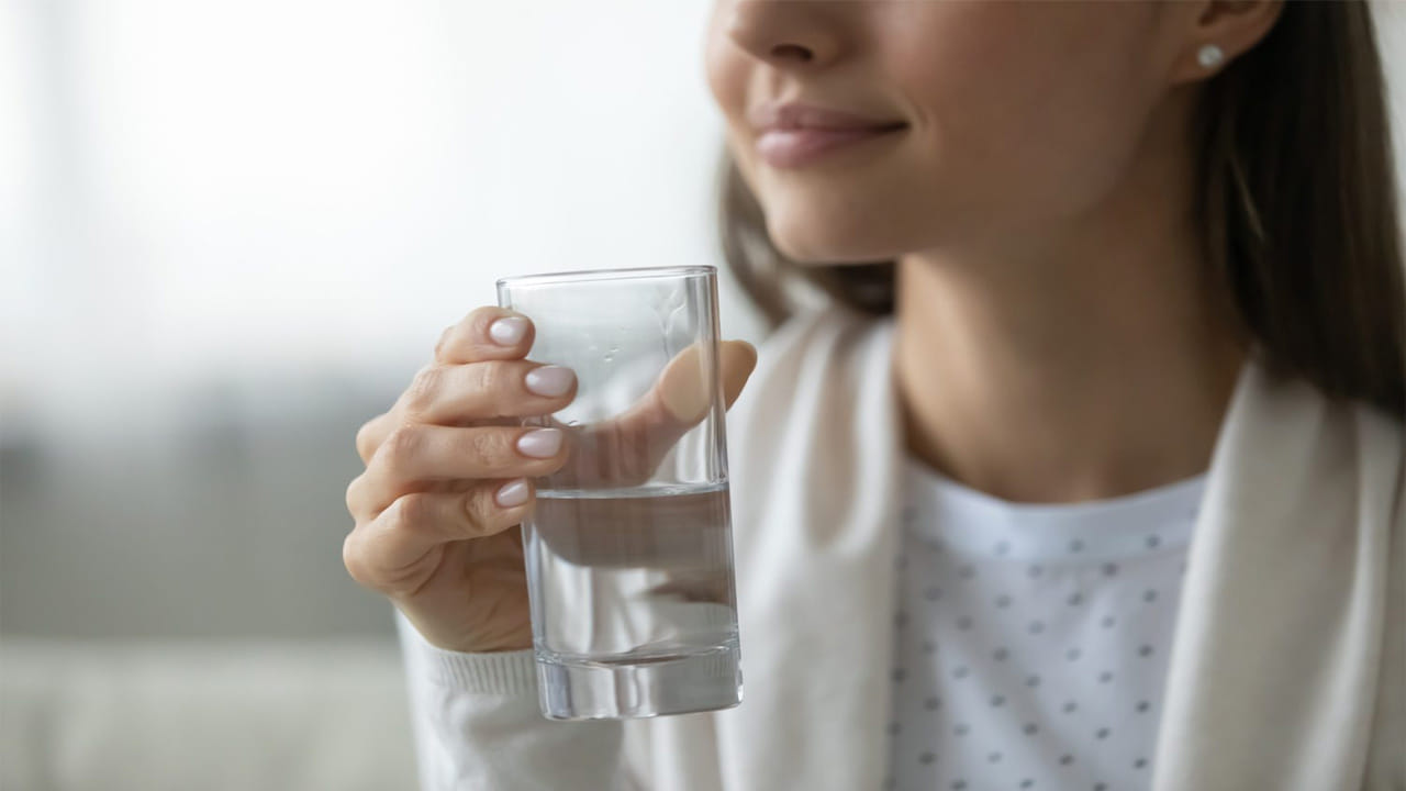 Drinking Water At Night: నిద్రకు ముందు నీళ్లు తాగే అలవాటు మీకూ ఉందా? ఐతే ఇది మీకు చెప్పాల్సిందే..
