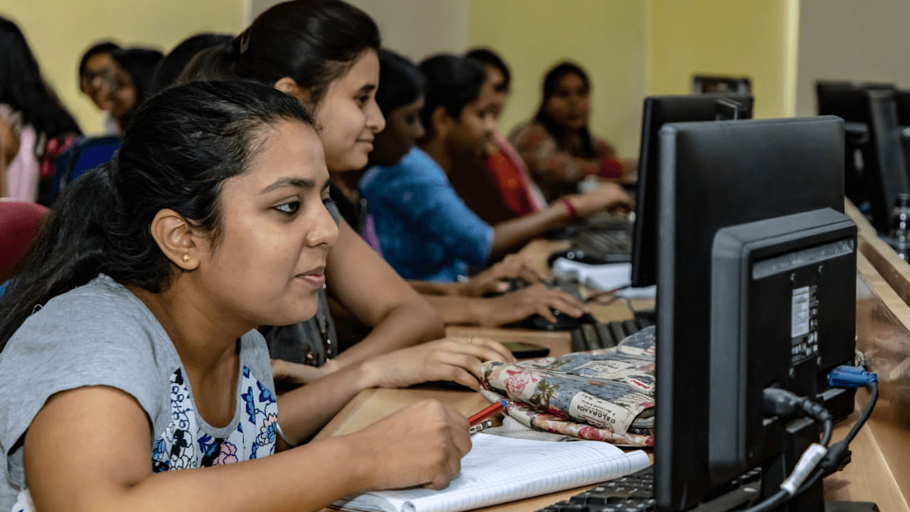 Jobs: ఇంజనీరింగ్ చదివే వారికి అదిరిపోయే గుడ్ న్యూస్.. 2030 నాటికి ఆ సెక్టార్ లో భారీగా జాబ్స్..!