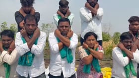 జొన్న కొనుగోలు చేయాలంటూ రైతుల నిరసన..