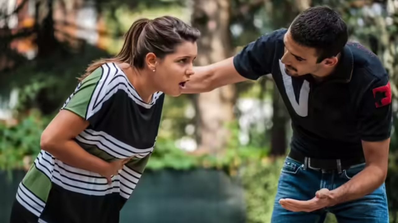 అయితే సమస్య అంతా అది కడుపులోకి వెళ్లే దారిలో, అంటే గొంతులో లేదా అన్నవాహికలో గుచ్చుకున్నప్పుడే వస్తుంది! దీనివల్ల ప్రతి ముద్ద మింగేటప్పుడు ఆ ముల్లు గుచ్చుకుంటూ నొప్పి కలిగిస్తుంది. ఒకవేళ మీకు ఇలా జరిగితే, ఉపశమనం కోసం ఇక్కడ కొన్ని చిట్కాలు ఉన్నాయి. అవేంటో ఒక్కొక్కటిగా ఇప్పుడు మనం తెలుసుకుందాం.
