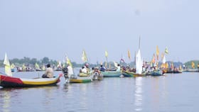 సీఎం చంద్రబాబుకు మత్స్యకారుల బోట్ల వందనం..