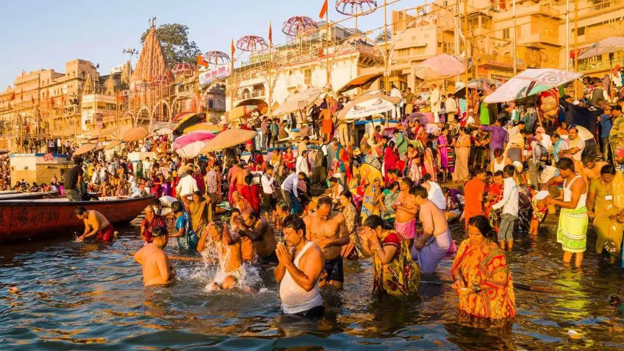 గంగా దరసరా సమయంలో బ్రహ్మ ముహూర్తం ఉదయం 04:30 గంటల నుంచి 05:30 గంటల వరకు ఉంటుంది. అమృత ఘడియలు ఉదయం 05:25 గంటల నుంచి ఉదయం 07:08 గంటల వరకు ఉన్నాయని పండితులు చెబుతున్నారు. శుభ సమయం ఉదయం 08:51 గంటల నుంచి ఉదయం 10:34 గంటల వరకు ఉంటుంది.