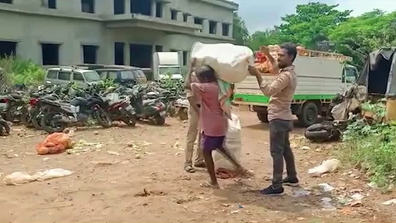పై నుంచి చూస్తే కూరగాయల లోడే.. లోపల ఏమున్నాయో తెలిస్తే కళ్లు తేలేస్తారు..