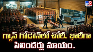 వణుకు పుట్టించే దృశ్యాలు.. మినీ వ్యాన్ బీభత్సం.. సెకన్ల వ్యవధిలో యువకుడు దుర్మరణం!