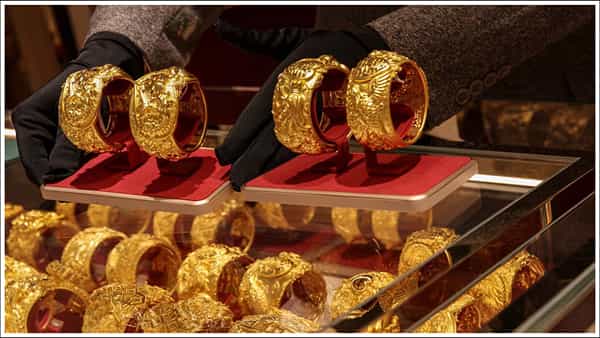 Gold Market: బంగారం మార్కెట్కు భారీ షాక్.. నాలుగు రోజుల్లోనే ఇంత జరిగిందా..?