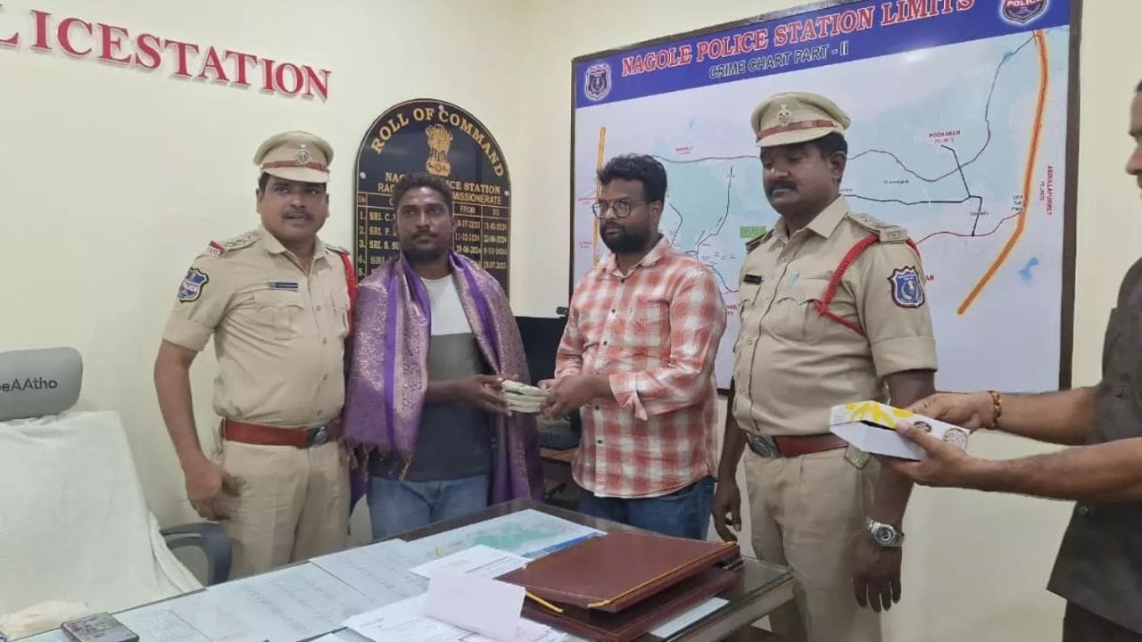 Telangana: కష్టం విలువ తెలిసినోడు సార్.. డబ్బుకు ఆశ పడడు..! సామాన్యుడికి సలాం కొట్టిన పోలీసులు!