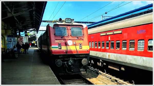 Indian Railways: రైళ్ల ద్వారా ఏసీ, ఫ్రిజ్ లాంటి పరికరాలు పంపించవచ్చా..? రూల్స్ ఏం చెబుతున్నాయంటే..?