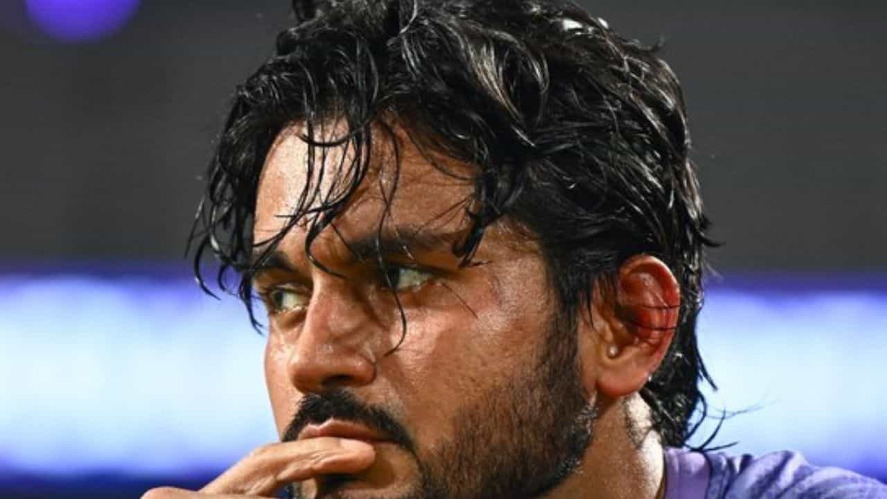 మనీష్ పాండే ఐపీఎల్ చరిత్రలో ఎప్పటికీ గుర్తుండిపోయే పేరు. ఎందుకంటే ఐపీఎల్‌లో సెంచరీ సాధించిన మొట్టమొదటి భారతీయ బ్యాటర్ ఆయనే. 2009లో ఆర్సీబీ తరఫున ఆడుతూ ఆయన ఈ ఘనత సాధించాడు. తన కెరీర్‌లో ఇప్పటివరకు ఆరు వేర్వేరు జట్లకు ప్రాతినిధ్యం వహించినప్పటికీ, కేకేఆర్‌తో ఆయనకు విడదీయలేని అనుబంధం ఉంది. ఈ సీజన్‌లో కేవలం రూ. 75 లక్షల బేస్ ప్రైస్‌కే కేకేఆర్ అతడిని కొనుగోలు చేయడం విశేషం.
